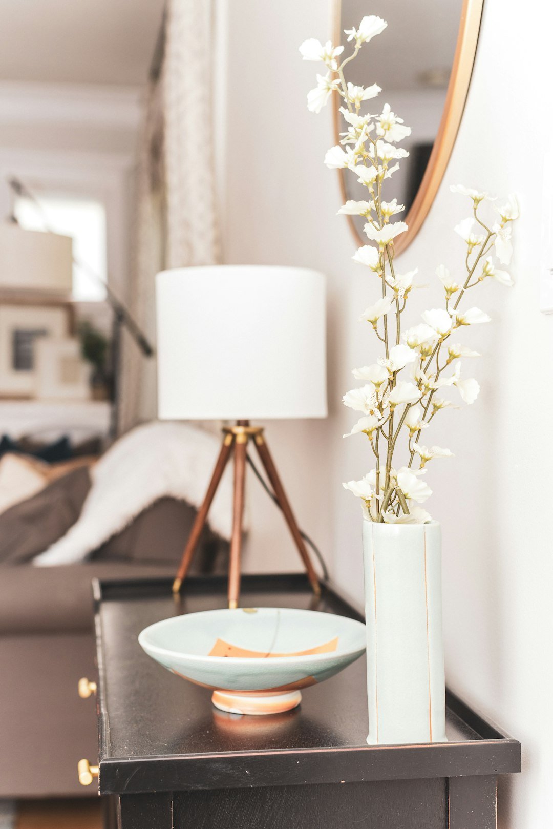 white-ceramic-bowl-on-cabinet-5cyjhn5cc0g